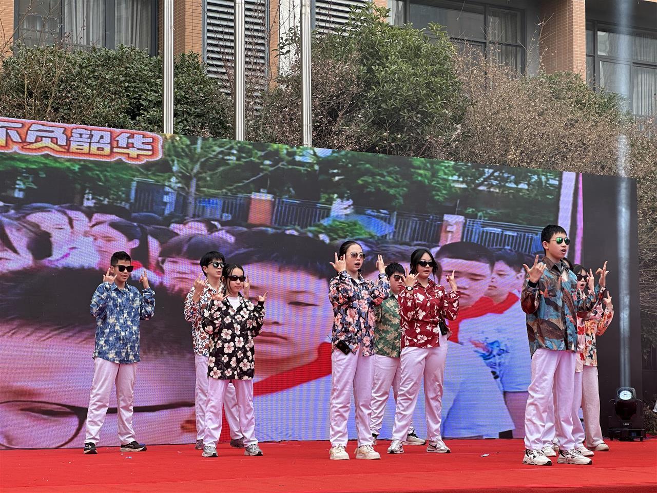 f2958b71d398cdea598281de37752b22.jpg f2958b71d398cdea598281de37752b22.jpg