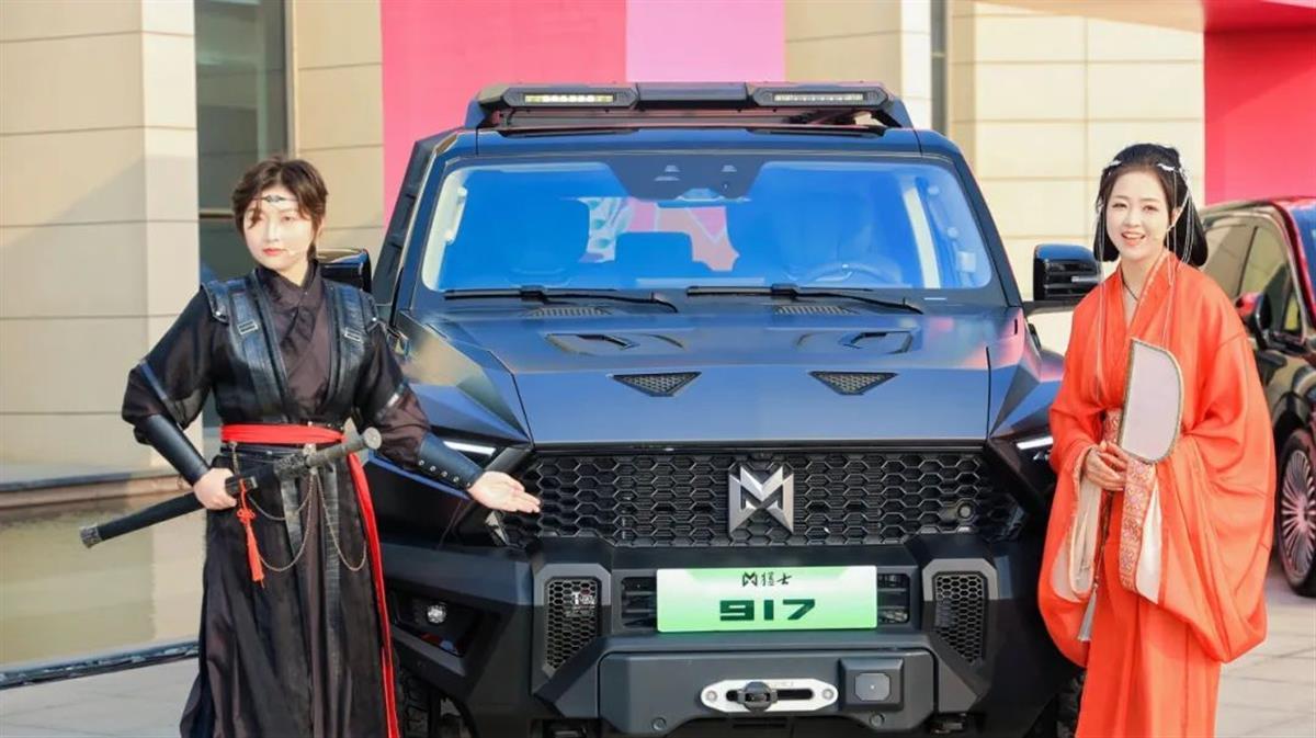 东风公司女神秀车比赛现场.jpg