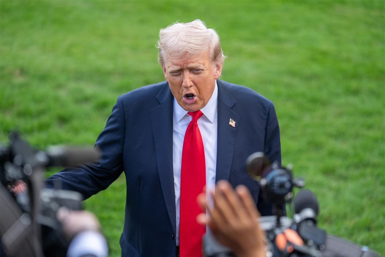 美国商务部长爆料：特朗普想让哈佛花5亿美元建职业学校| 极目新闻