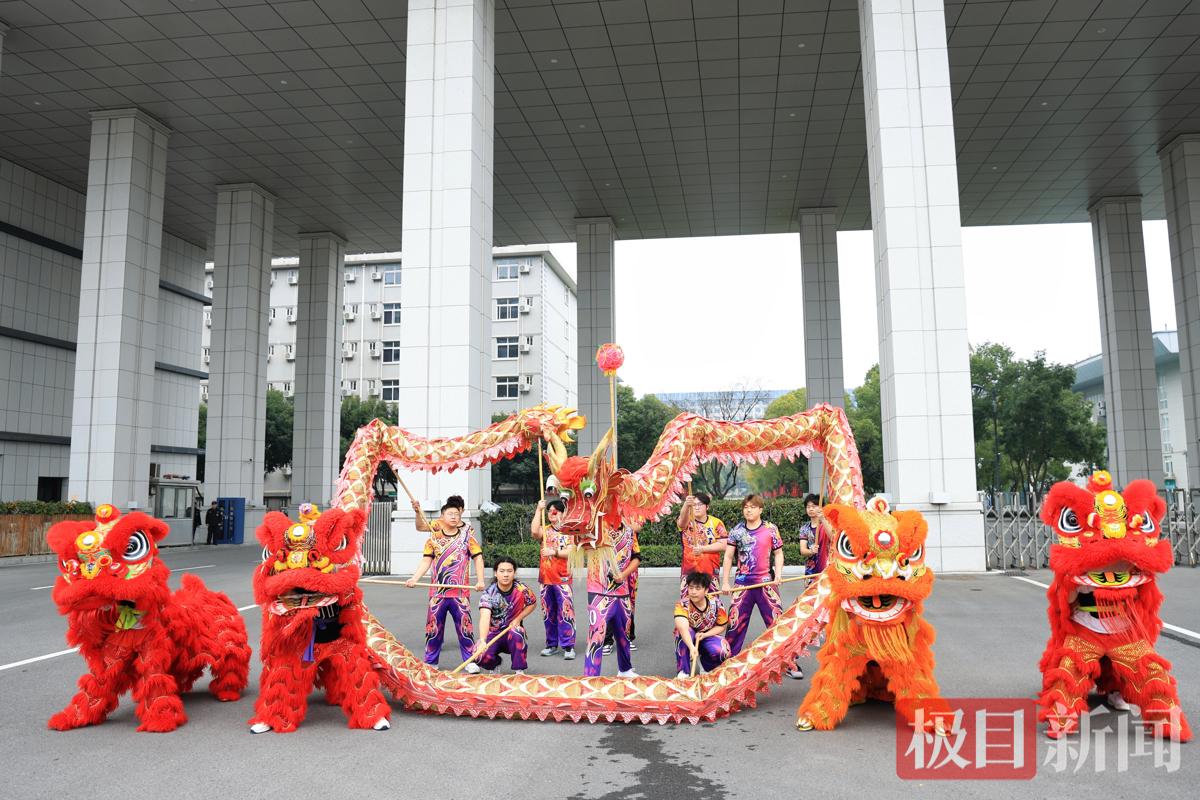 图为元宵龙狮校园巡游活动现场 摄影：芮雨欣 (4).JPG