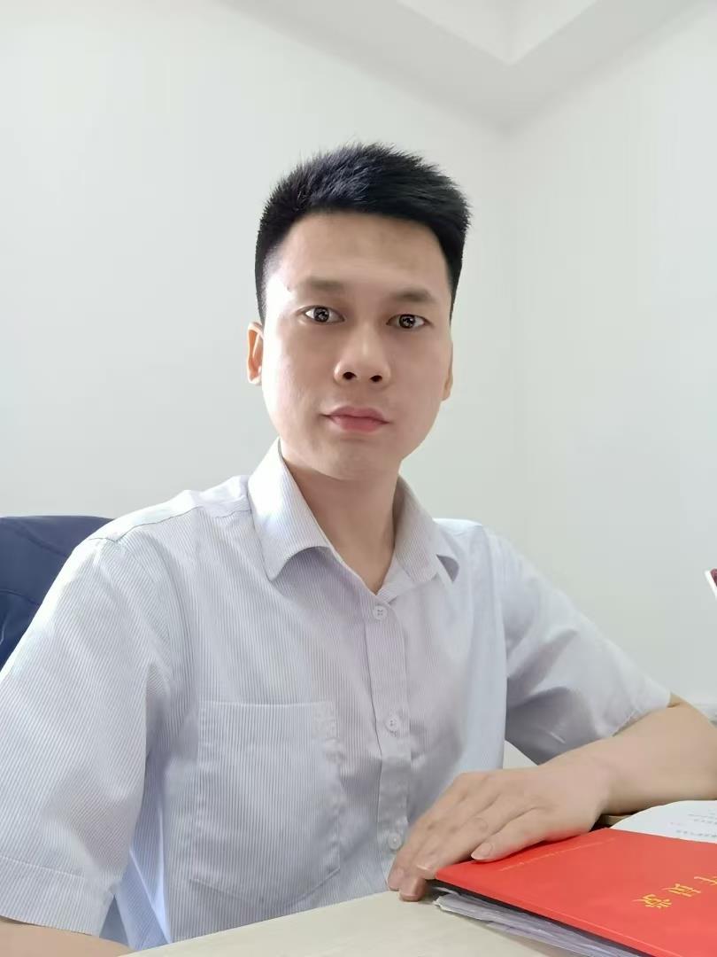 15届机电一体化专业毕业生冯小海.jpg 15届机电一体化专业毕业生冯小海.jpg