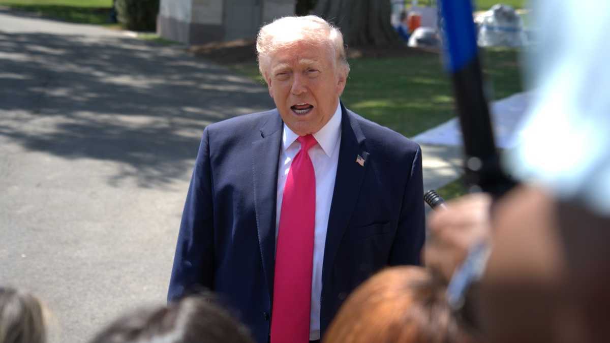 特朗普称“可能会去伊斯兰堡”签署和平协议，若成行，将是美国总统时隔20年访问巴基斯坦；布什和克林顿访巴前夕，都曾发生爆炸事件