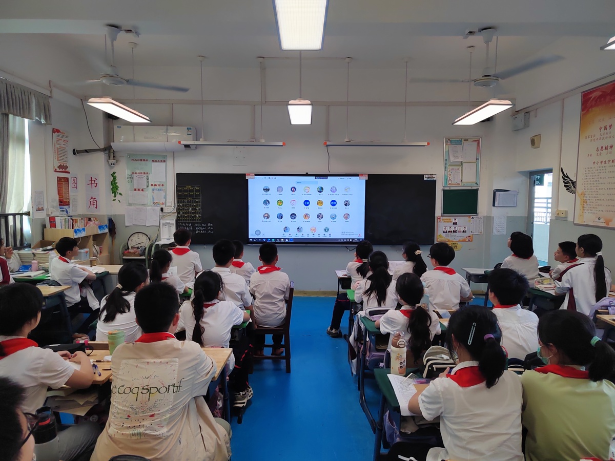 长春教联体学校观看1.jpg