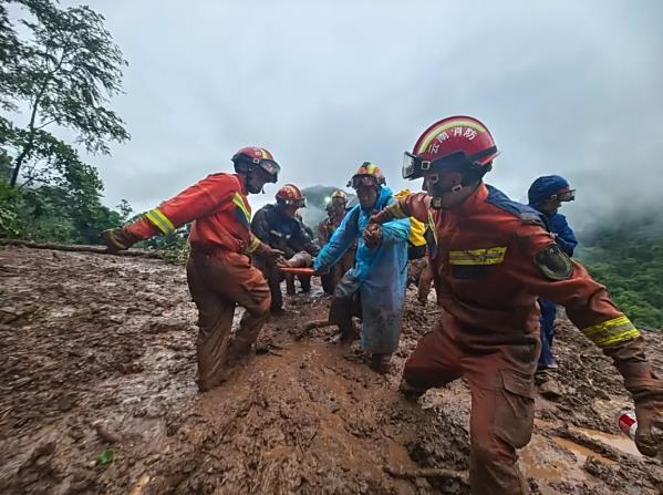 救援现场 来自央视新闻.png