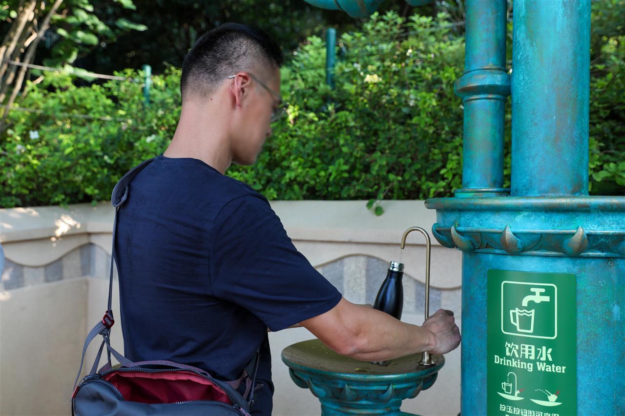 游客1.jpg 游客1.jpg