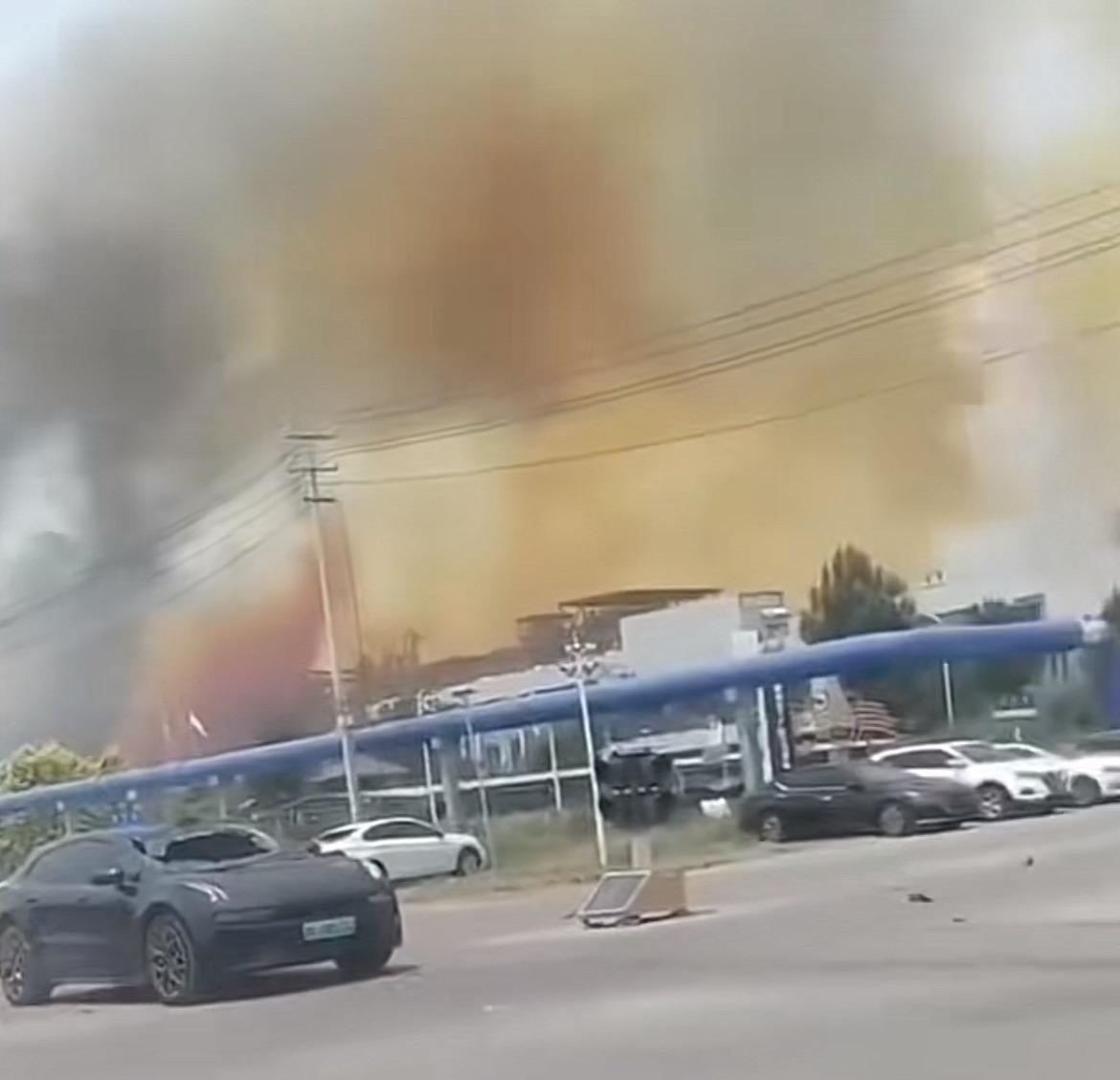 高密多家医院接收化工车间爆炸伤者，应急管理部调派力量支援高密爆炸救治