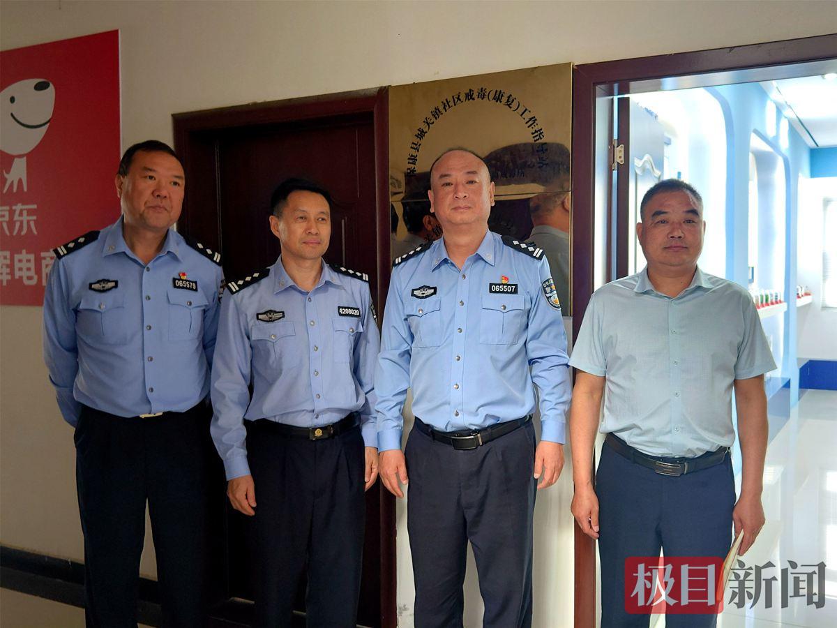 图4：市强戒所驻保康社区戒毒康复指导站揭牌.jpg