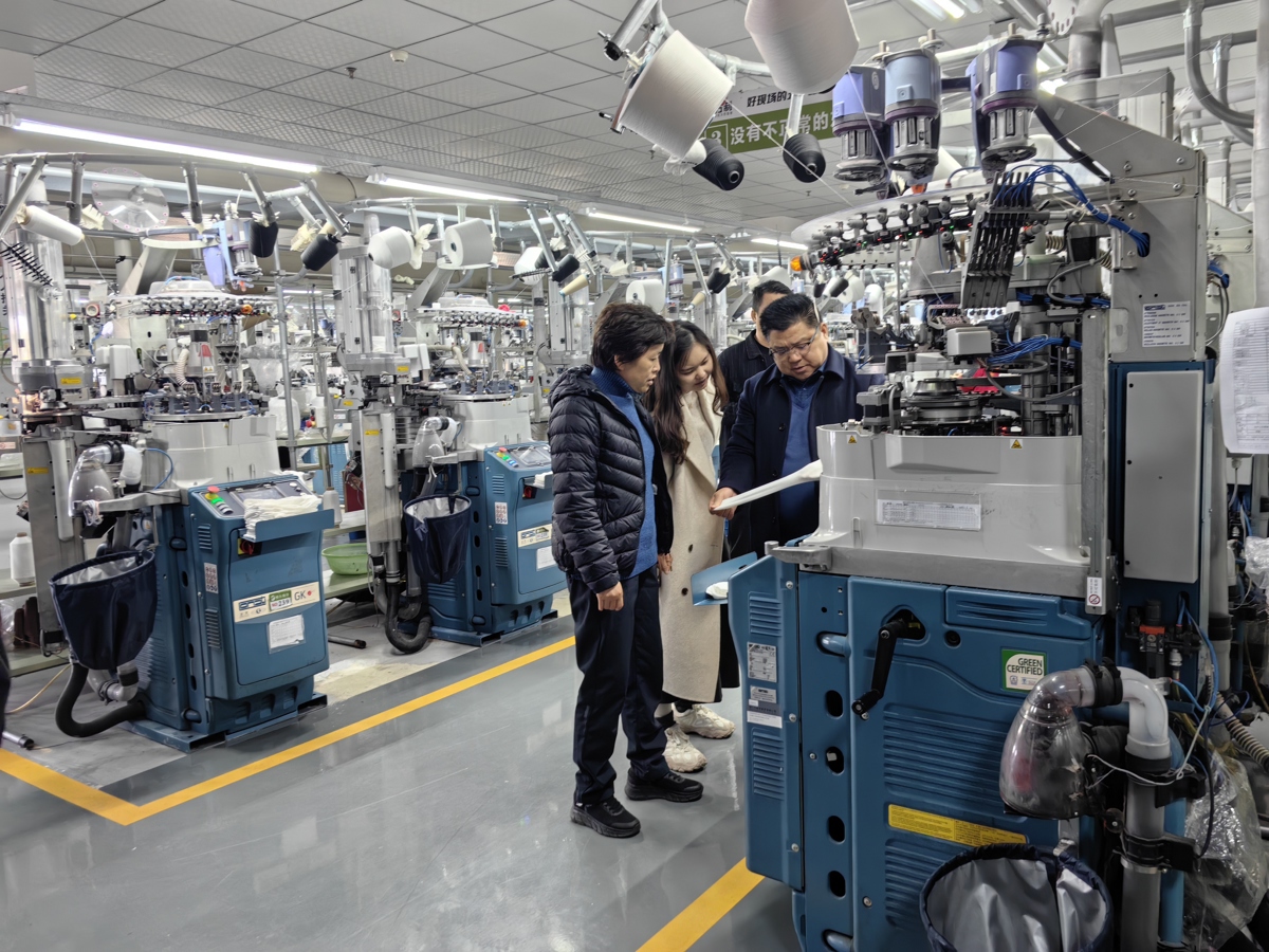 汉口银行深入瞪羚企业走访调研 金融赋能助力“小袜子”织就“大产业”.jpg