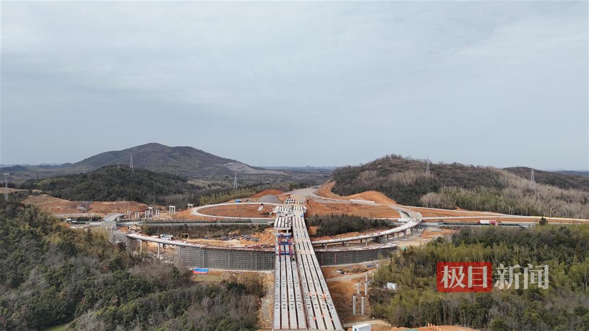 主线及匝道路基基本完成，赤壁长江大桥东延段冲刺今年建成 | 极目新闻