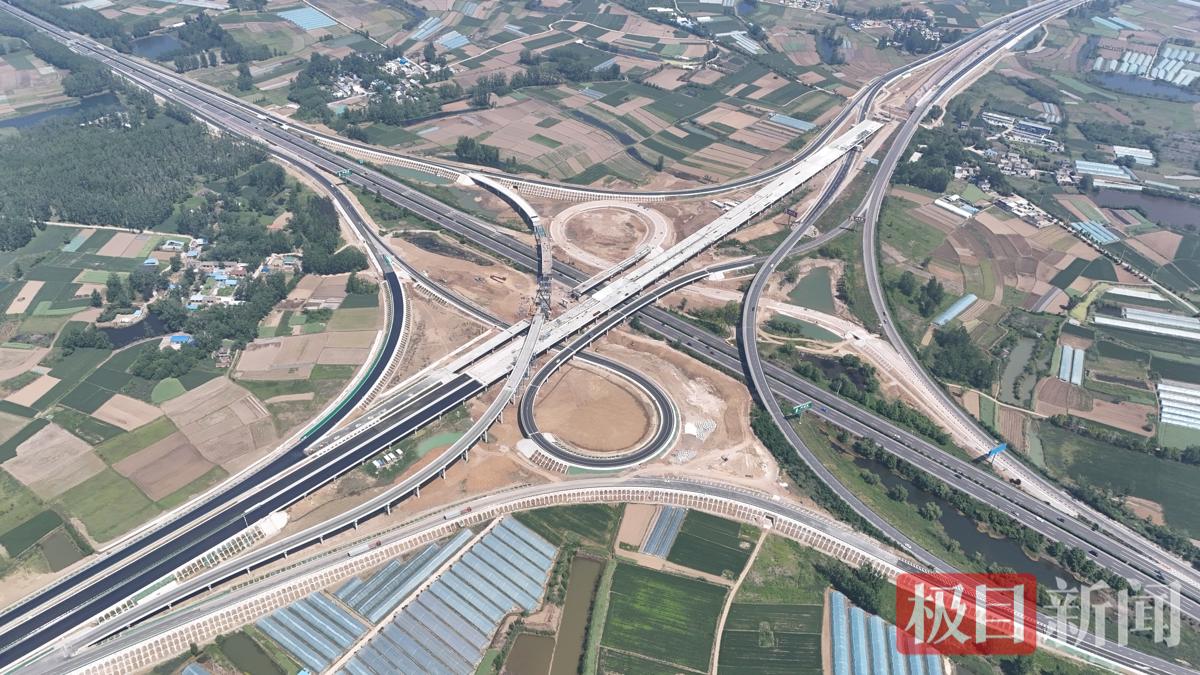 20260430淮桐高速淮南段路基1标曹庵枢纽钢箱梁顶推施工顺利完成.JPG