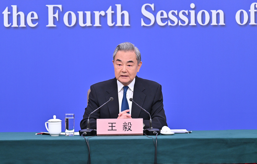 王毅.jpg