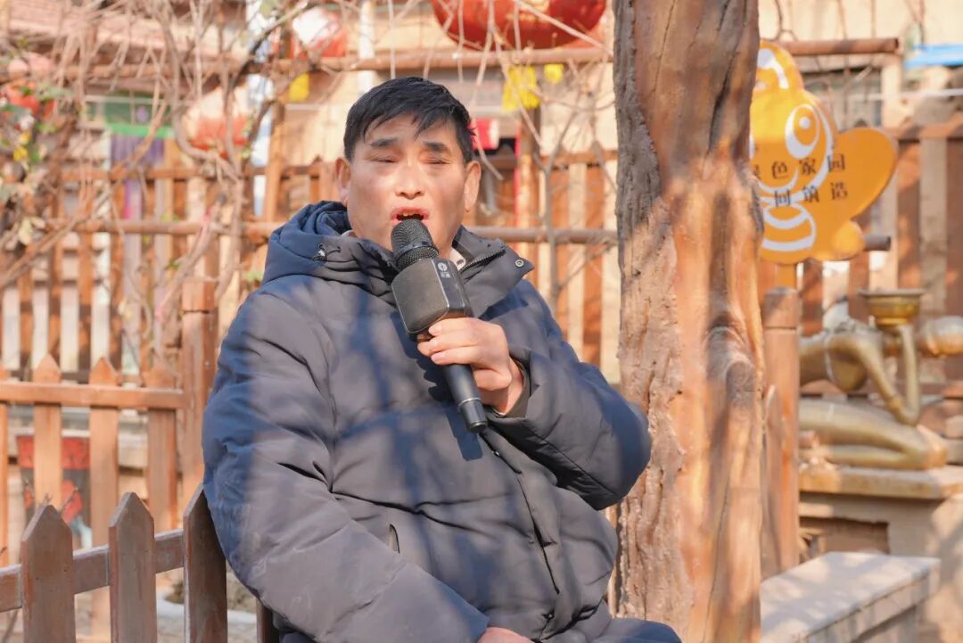 “大衣哥”朱之文：走红15年，我还是一个爱唱歌的农民 | 极目新闻