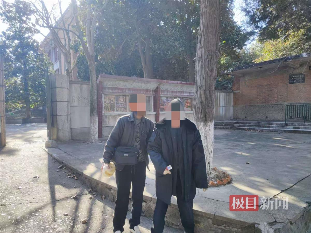 图为送老人安全到家.jpg