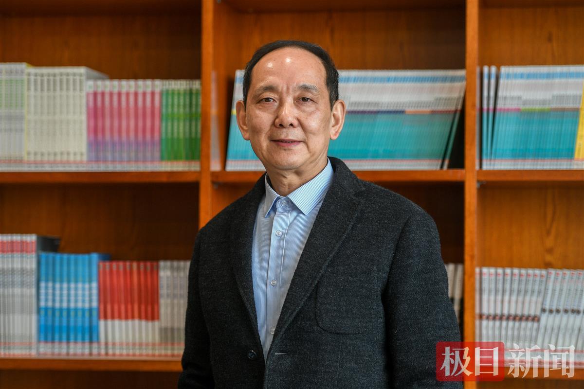 极目新闻对话我校校长_学校新闻_学校新闻_武汉市第二轻工业学校