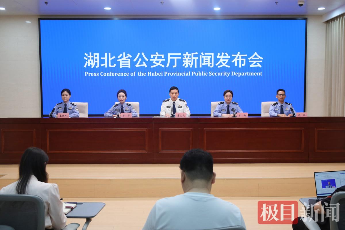 发布会照片.jpg