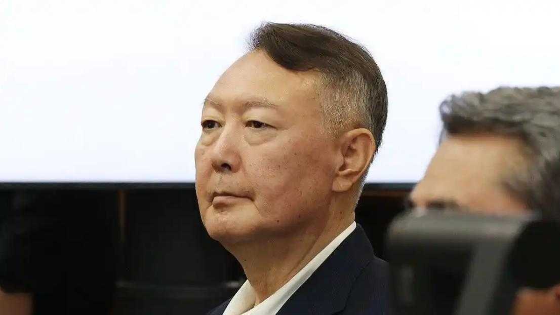 韩国前总统尹锡悦涉嫌发动内乱案一审被判处无期徒刑，亲信透露其当初铤而走险是为保护妻子，金建希事后劈头盖脸怒骂“因为你，全毁了”