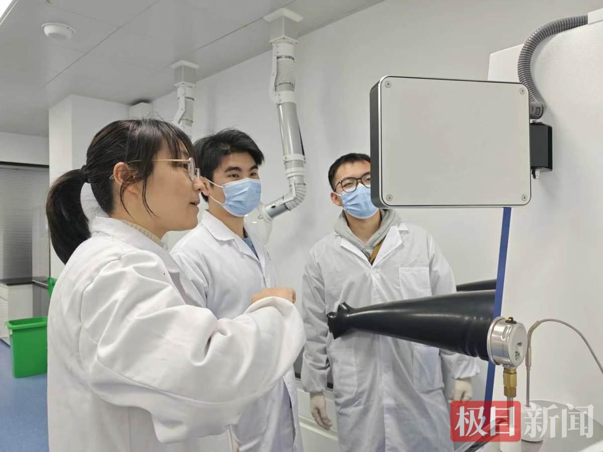 湖北省潜江绿色化工产业技术研究院实验室.jpg