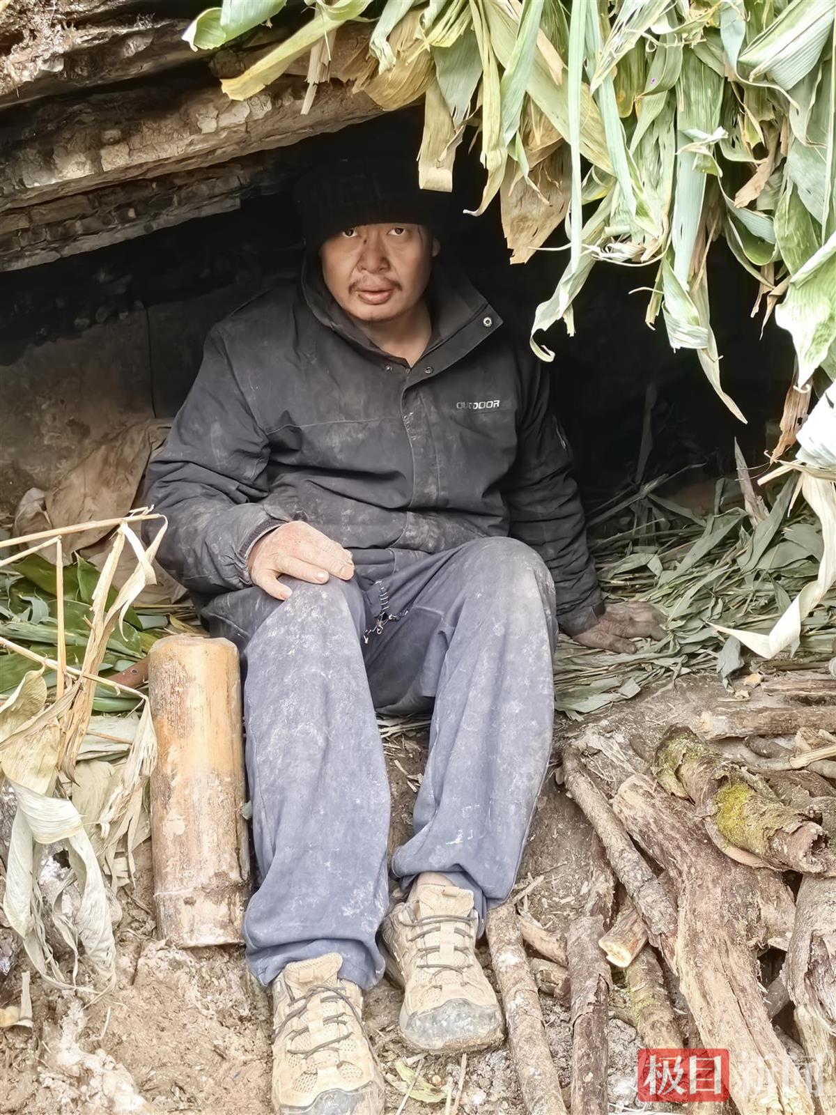 误食半夏的荒野选手熊二身体受损，体重暴减并寻求网络直播新生活和温柔女友陪伴