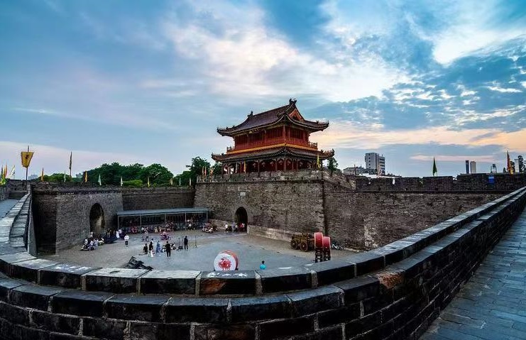 2荆州古城东门迎宾楼jpg.jpg