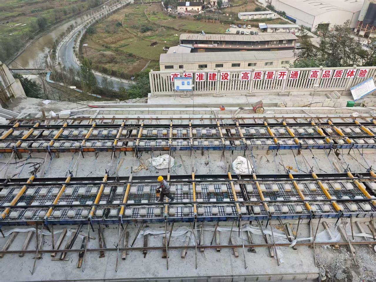 高铁2.jpg 高铁2.jpg