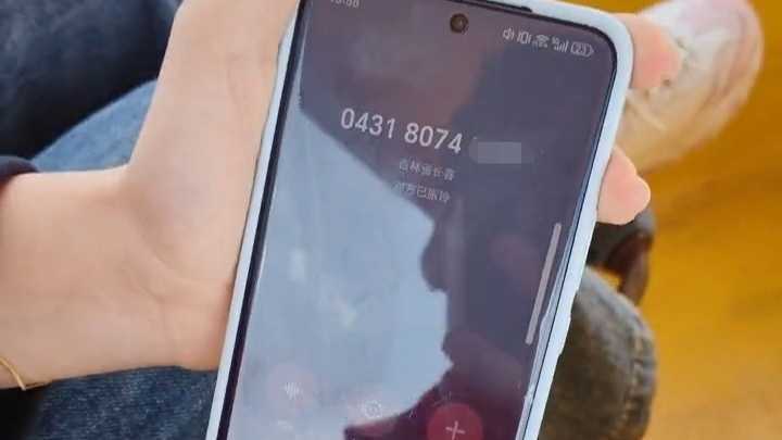 游客租脚踏船游玩半途体力不支，打救援电话发现“已暂停服务”，景区回应：因拨打次数太多被运营商停机，已恢复正常