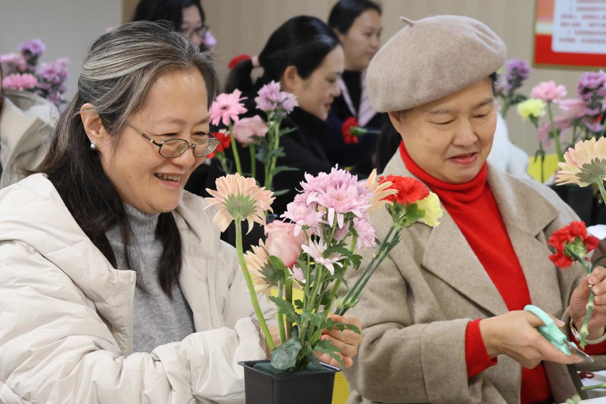 插花活动图片2。曾权贵摄.JPG 插花活动图片2。曾权贵摄.JPG