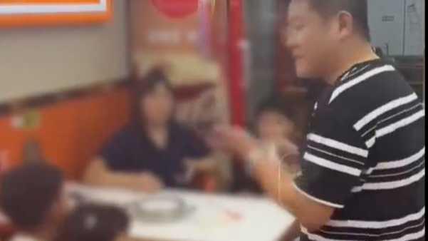 极目锐评丨“一碗面管一家人”让网友吵翻，一件小事何必闹得剑拔弩张？