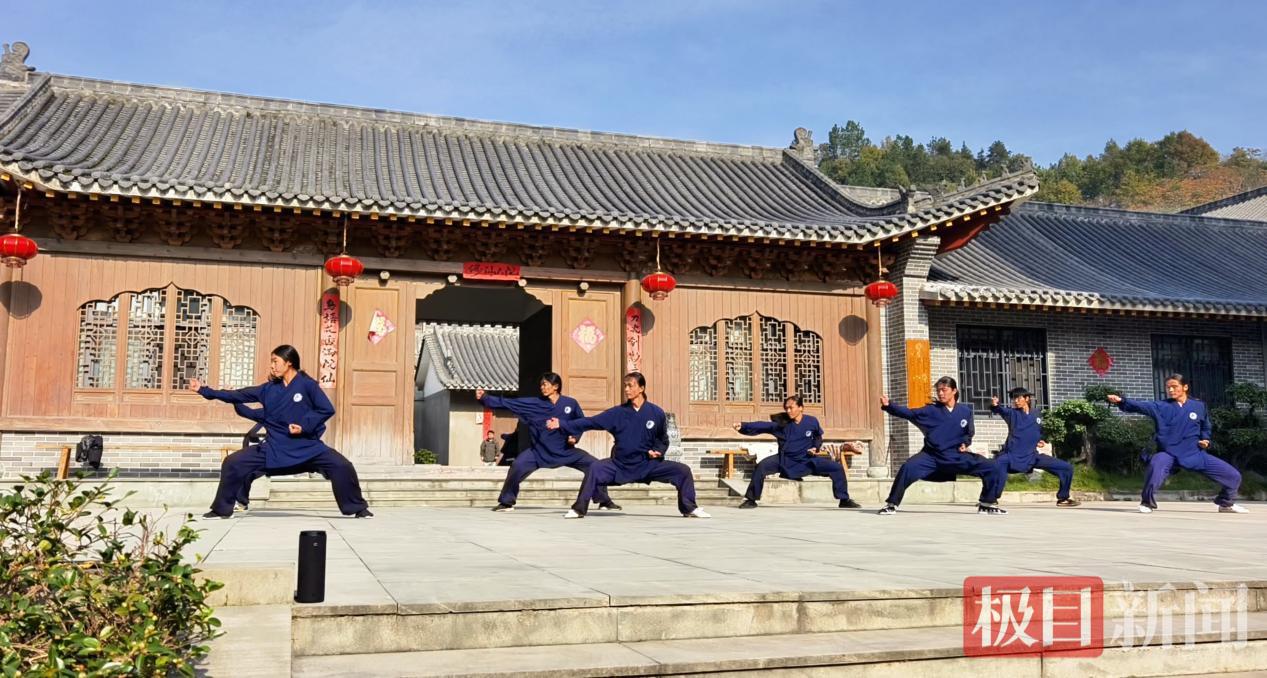 万里2.png 万里2.png