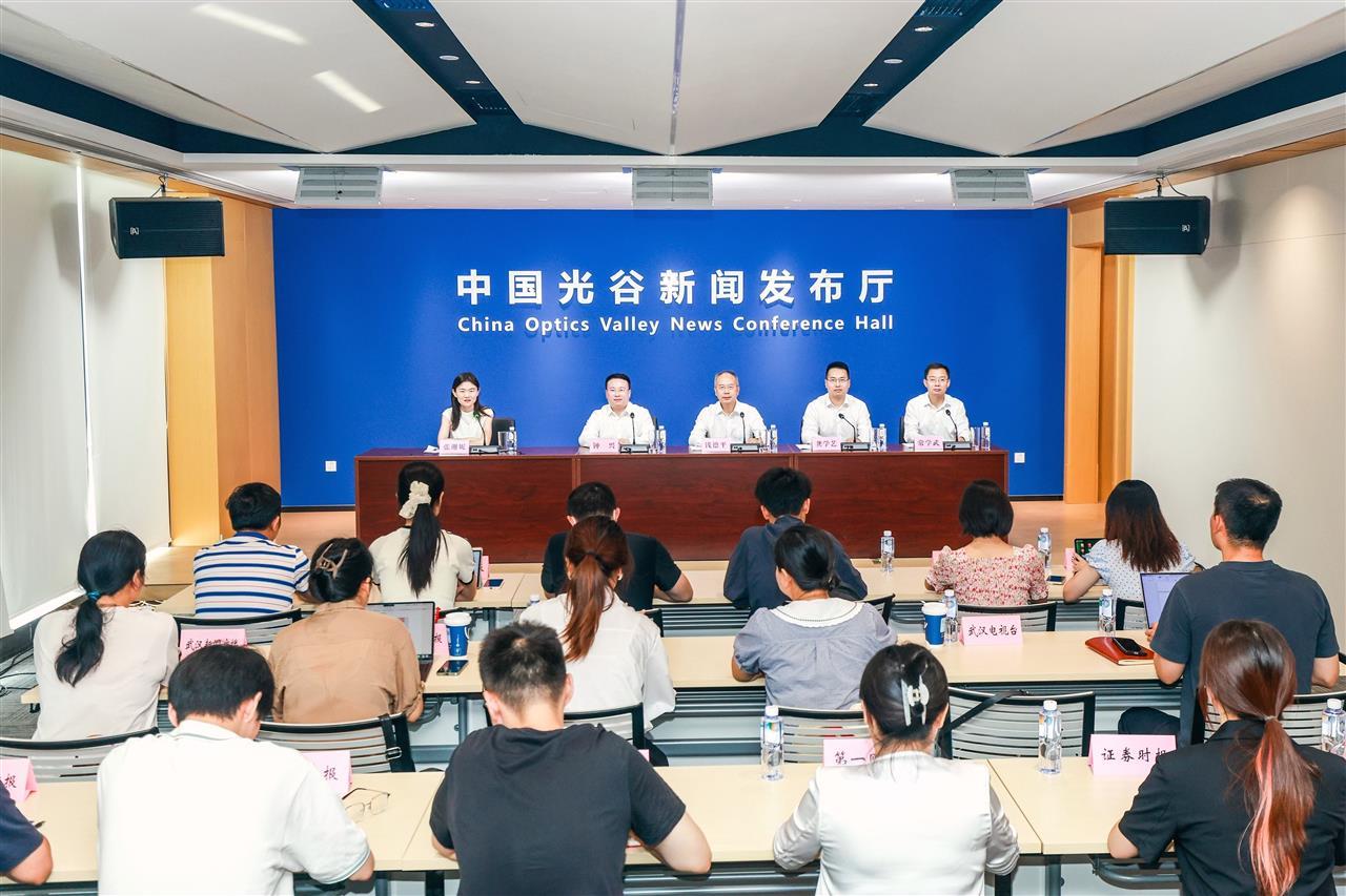 发布会现场.jpg 发布会现场.jpg