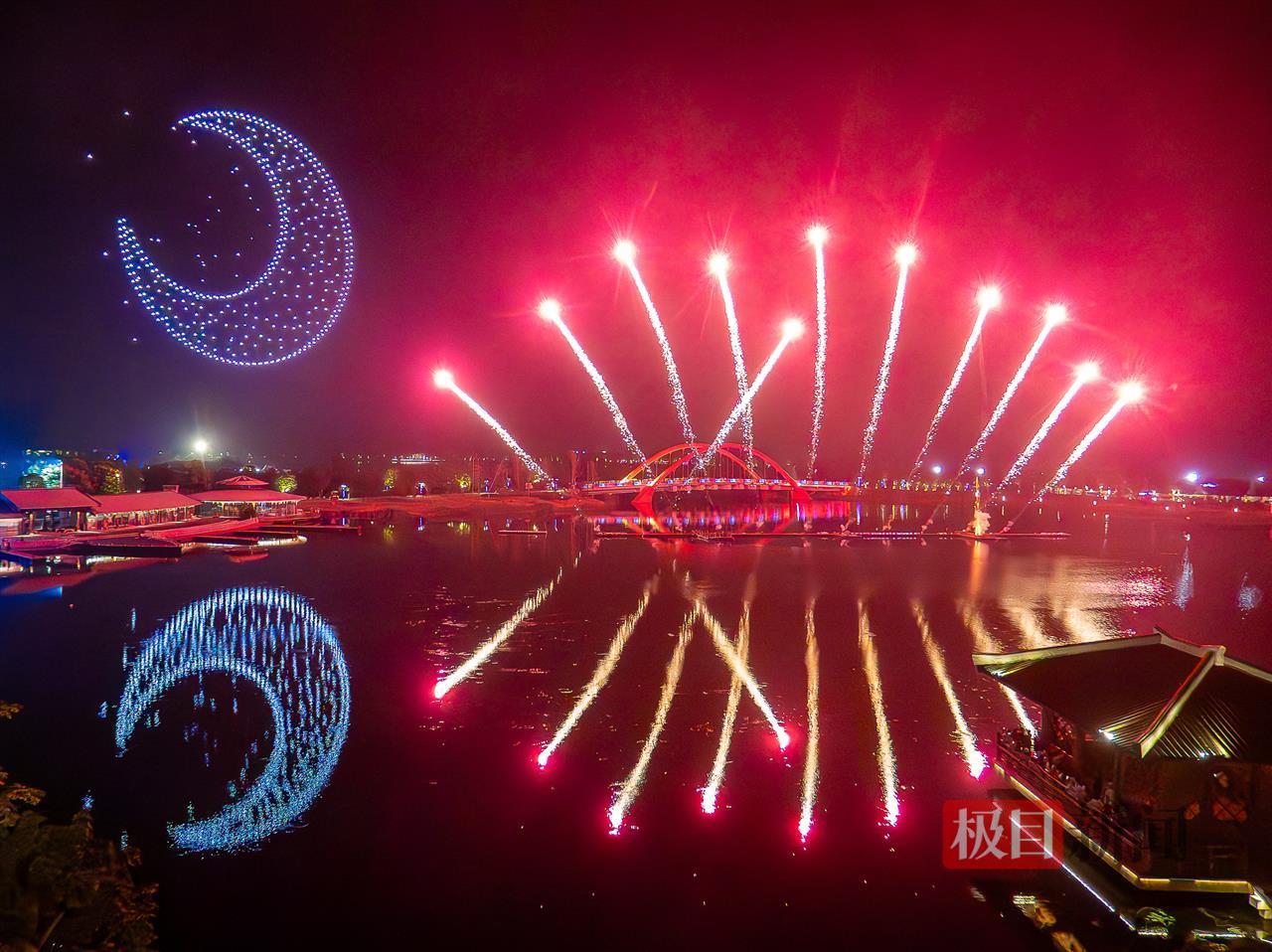国庆畅游沔阳小镇：科技焰火点亮夜空 沉浸互动引爆热潮.jpg