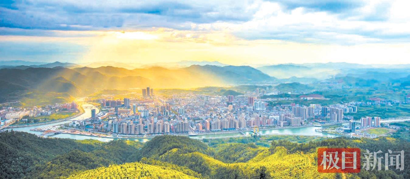 图为郧西县城全貌 郧轩文摄.png 图为郧西县城全貌 郧轩文摄.png