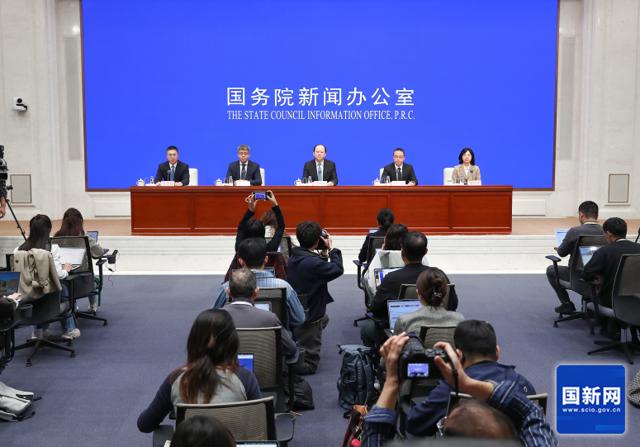 工信部：加快AI电脑、手机等产品普及；推动脑机接口、具身智能等智能终端攻关迭代