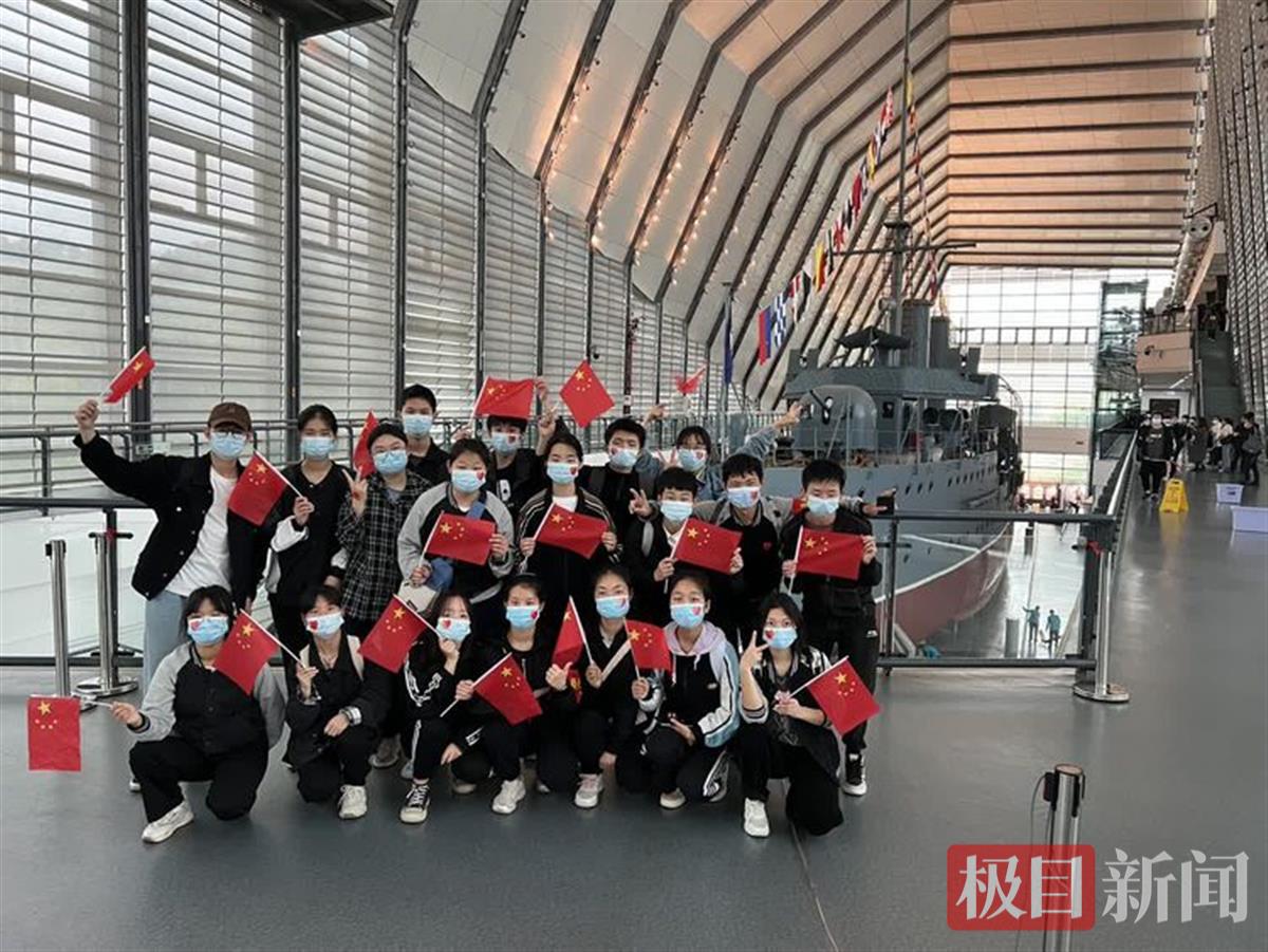 爱心助残传承红色基因,武汉市第一聋哑学校举行爱国主义教育实践活动