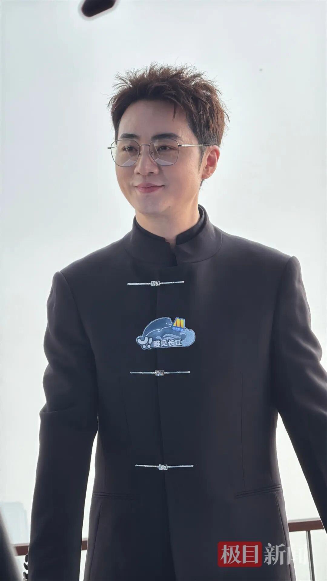 640-4.jpeg 刚刚,100多位知名演员现身湖北,最新红毯组图来了!