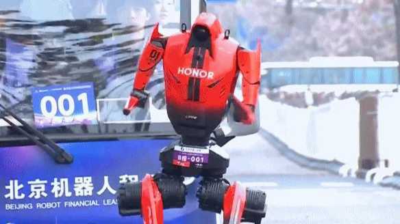 北京人形机器人半马“闪电”第一个冲线，用时48分19秒比去年冠军快2个小时，开赛一小时内6个机器人完赛