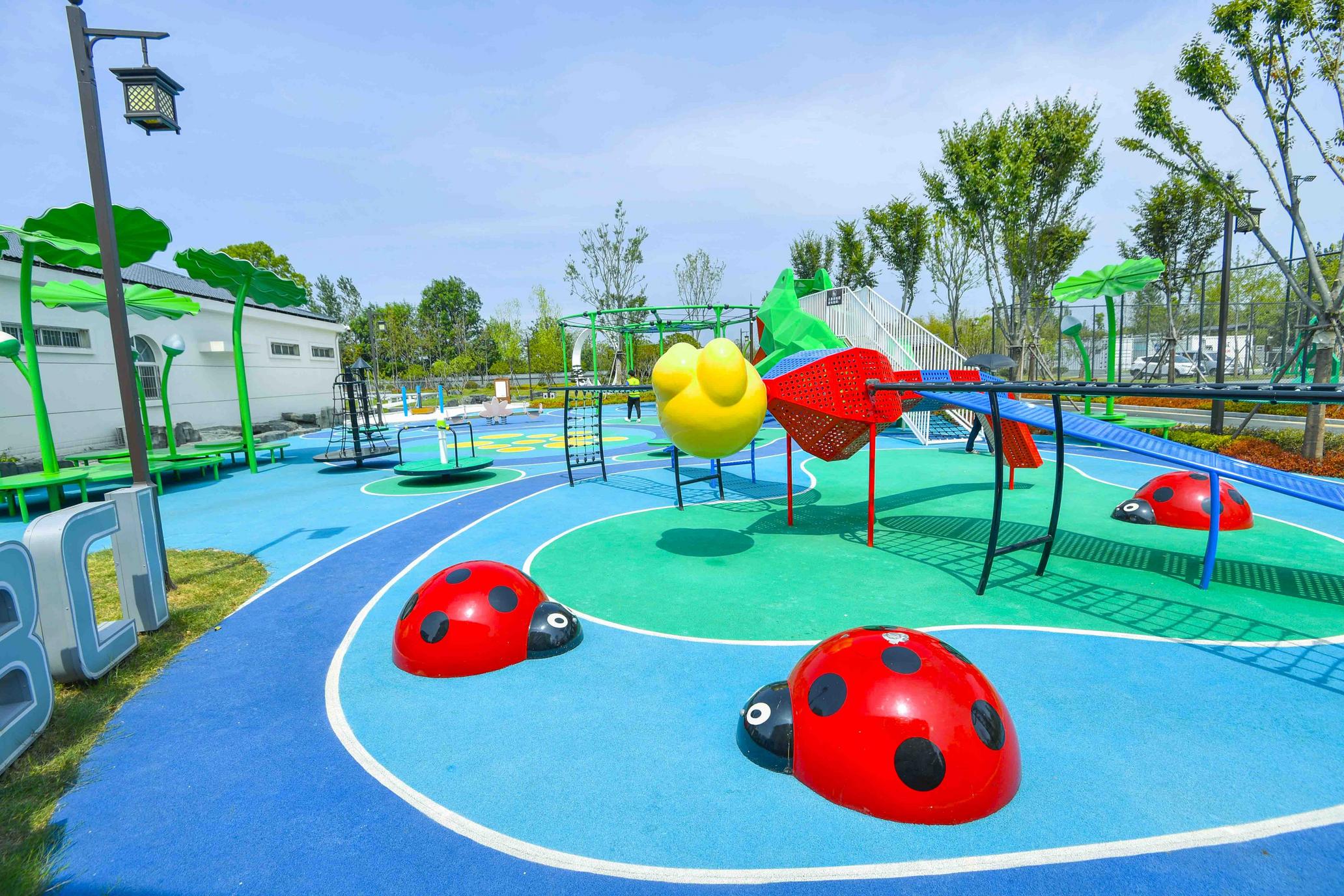 室外儿童乐园