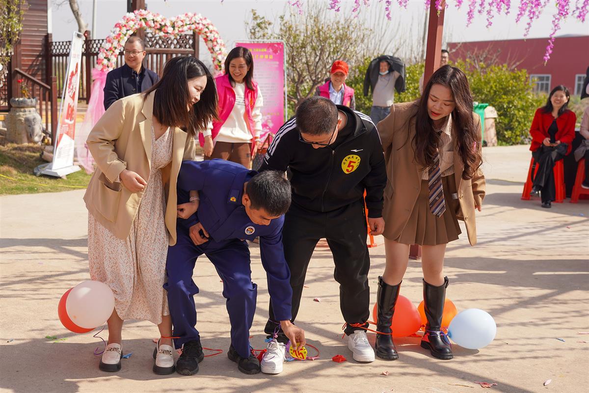 武汉新洲桃花节相亲会浪漫开场,单身男女觅佳缘 | 极目新闻