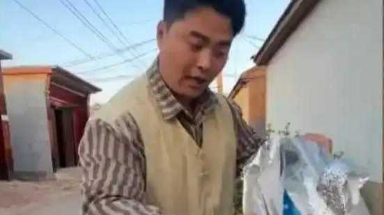 极目锐评丨较真卖家驱车1600公里花费5000元维权，冲冠一怒为榴莲为何获全网力挺？