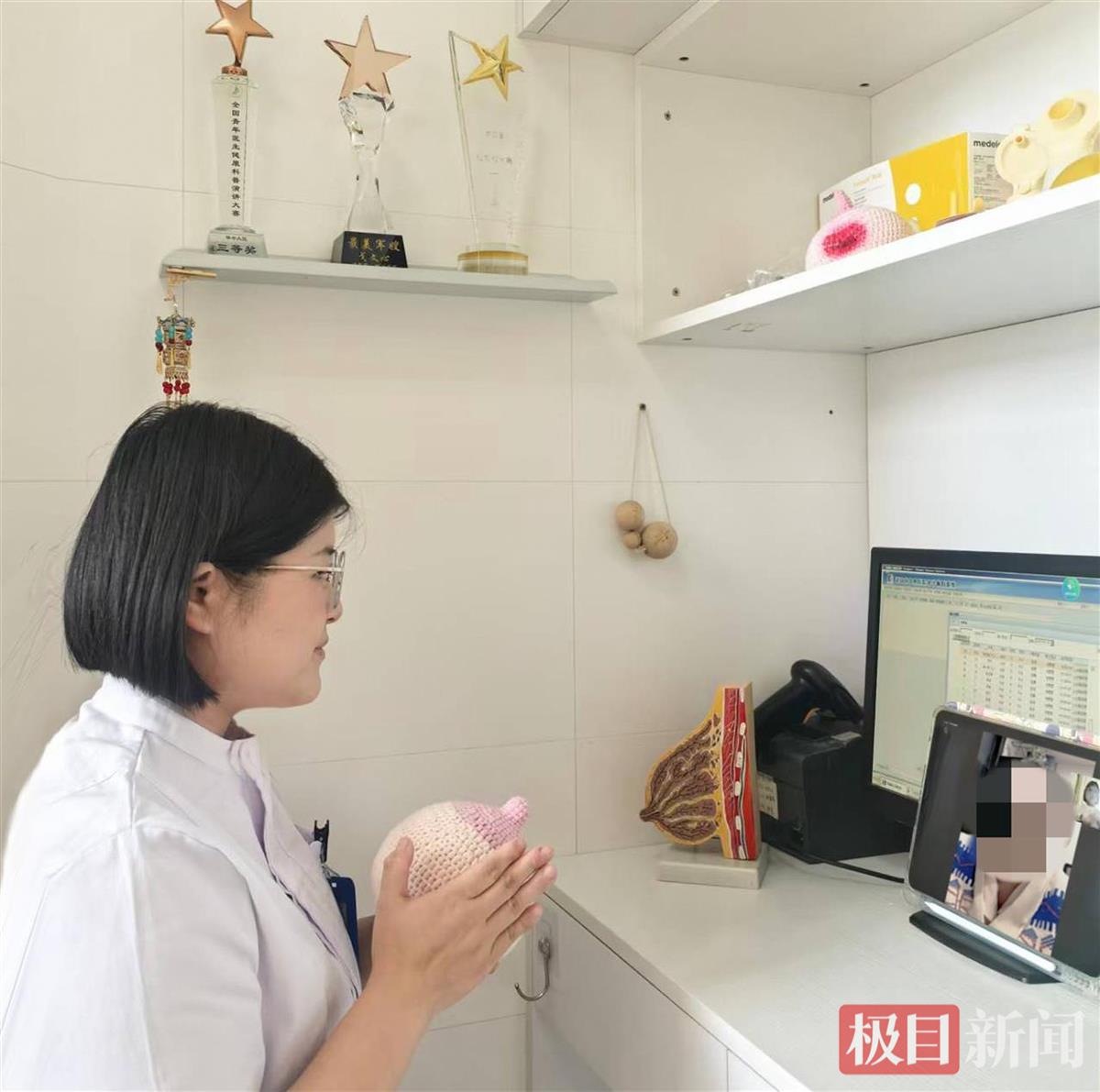 文心哺乳及乳房护理工作室护士长、国际泌乳顾问戈文心通过视频向钱女士进行回访_副本.jpg
