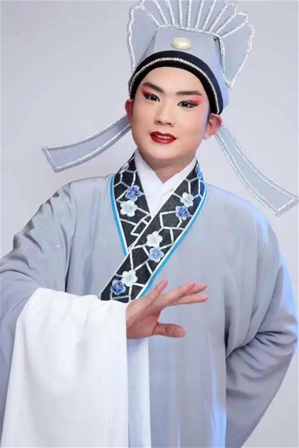 梅花奖得主程丞再演高难度获奖作品极目黄梅戏之约请百名粉丝看经典