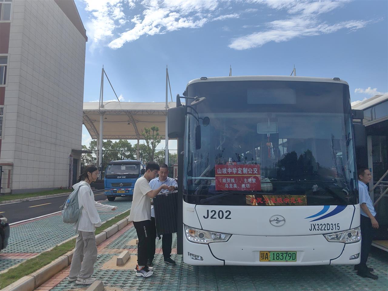 江夏1.jpg 江夏1.jpg