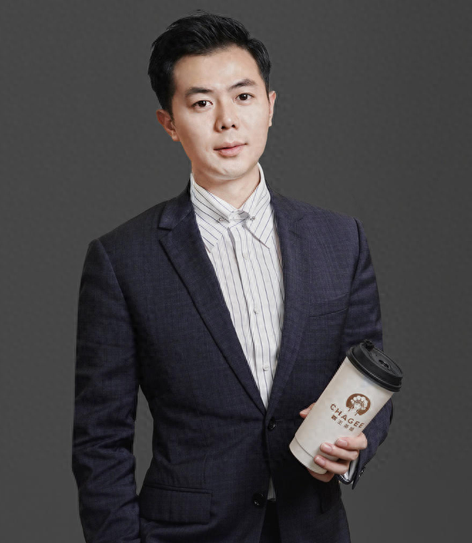 霸王茶姬创始人张俊杰出任海底捞独董，年薪120万元 | 极目新闻