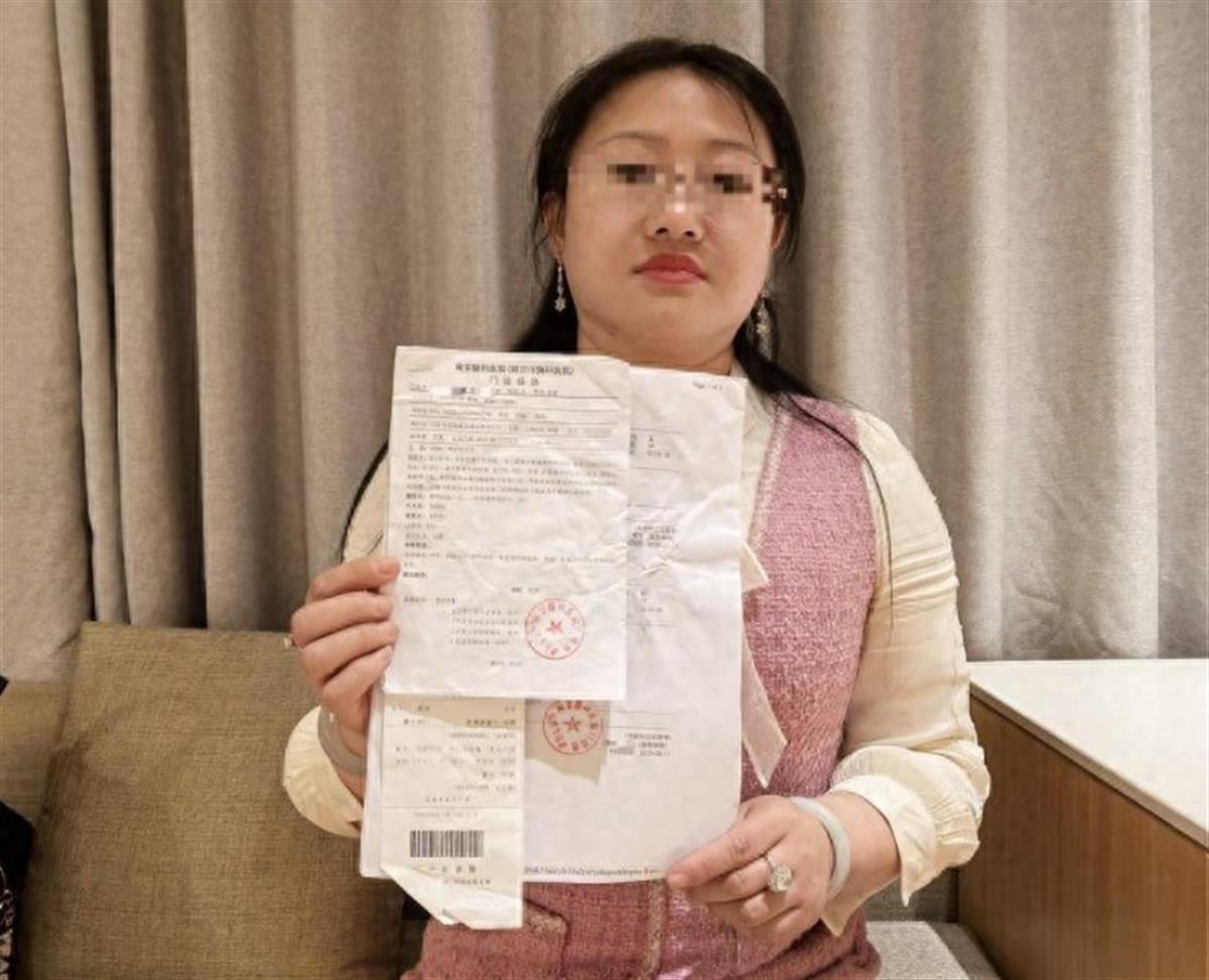 胡女士 来自上游新闻.png