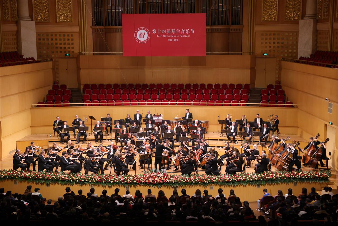 长江在此，音乐在此！2000余名音乐家乐动江城，第十四届“琴台音乐节”昨晚正式闭幕