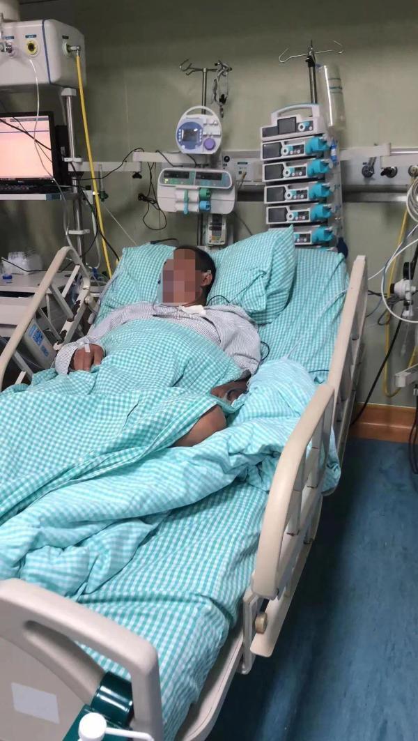 董大爷在接受治疗 医院供图