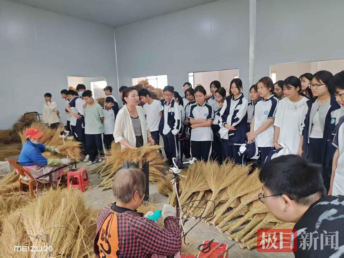 扫帚.jpg 扫帚.jpg