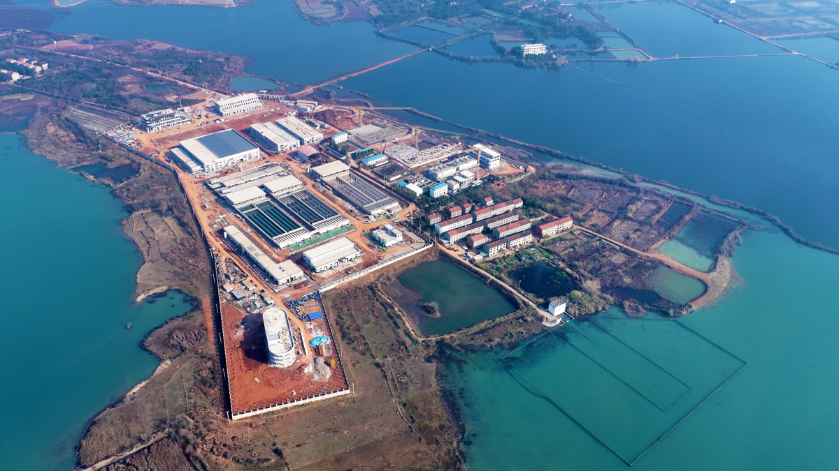 正在建设的梁子湖应急水厂构建起江南区域供水的“双水源”生命线.JPG