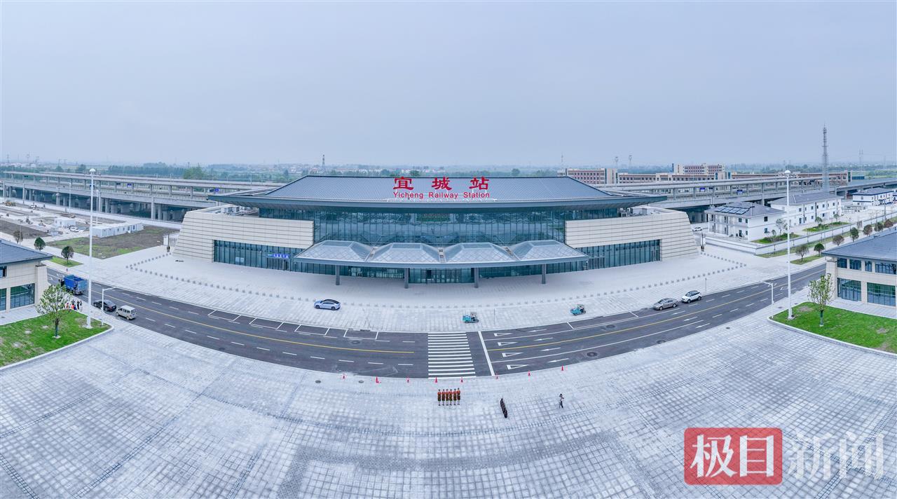 全新的高铁站宜城站.jpg 全新的高铁站宜城站.jpg
