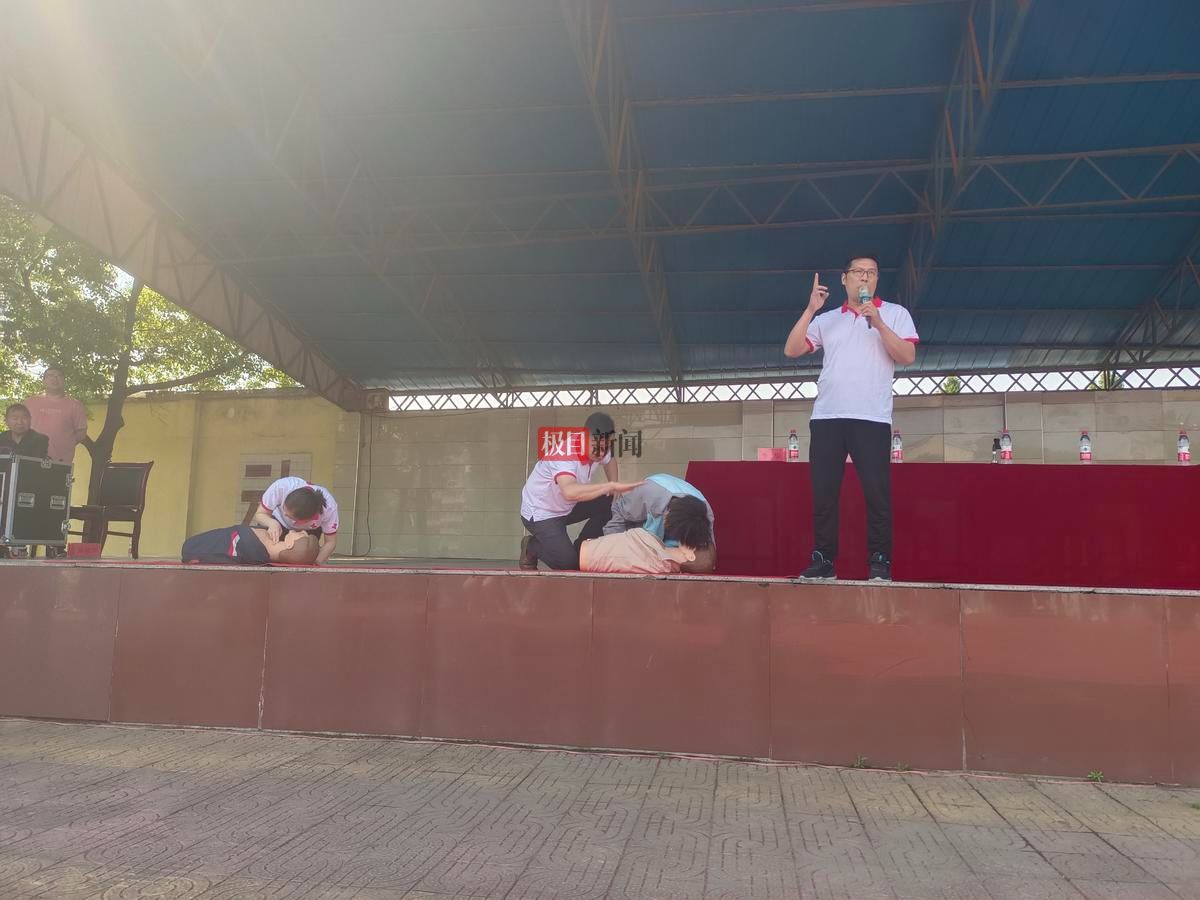 湖北省宜城三中开展消防安全知识讲座暨应急疏散演练