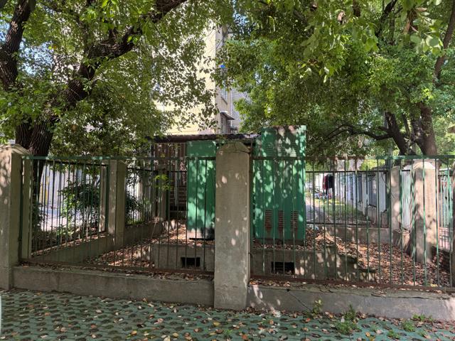 武汉市青山区208根废旧电杆“下岗”，小区居民出行更方便